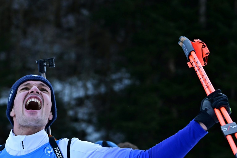 L'Italien Tommaso Giacomel après avoir remporté la mass start, sa première victoire en Coupe du mode, à Ruhpolding, le 19 janvier 2025