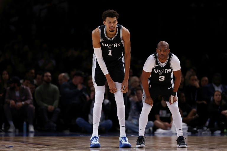 Victor Wembanyama et Chris Paul à Paris-Bercy le 25 janvier 2025