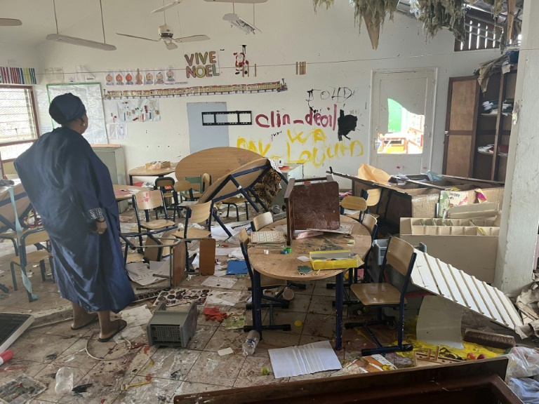 Une salle de classe détruite par le passage du cyclone Chido à Mamoudzou, à Mayotte, le 14 décembre 2024