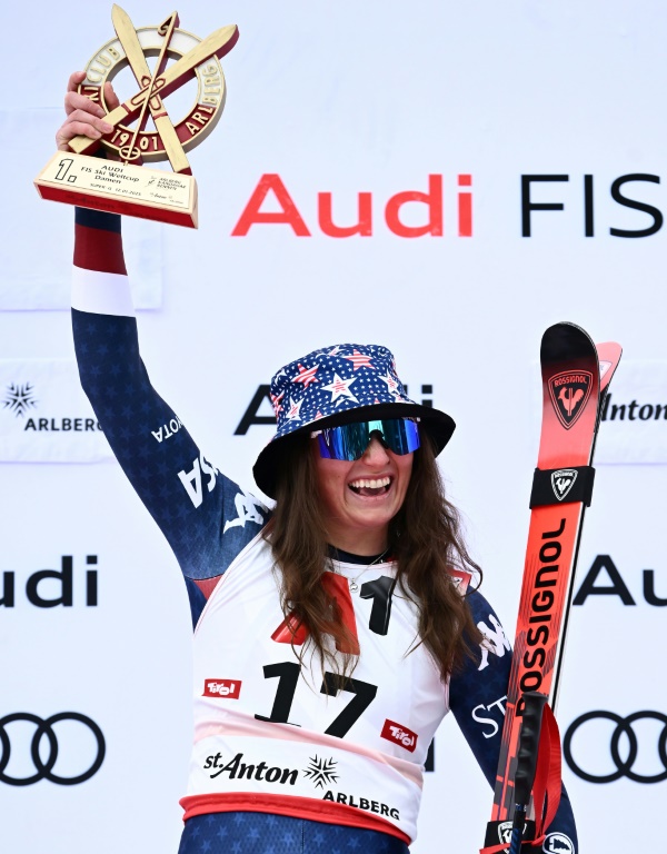 L'Américaine Lauren Macuga sur le podium après sa victoire dans le super-G de Sankt Anton le 12 janvier 2025