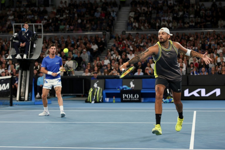 Les Australiens Nick Kyrgios (d) et Thanasi Kokkinakis à nouveau associés en double à l'Open d'Australie le 16 janvier 2025 à Melbourne