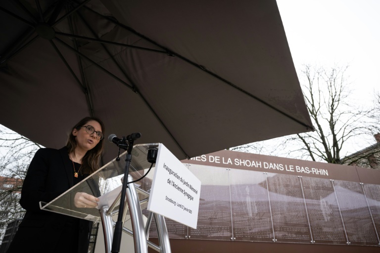 la ministre chargée de la Lutte contre les discriminations, Aurore Bergé, lors de l'inauguration du mur des noms à Strasbourg, le 27 janvier 2025