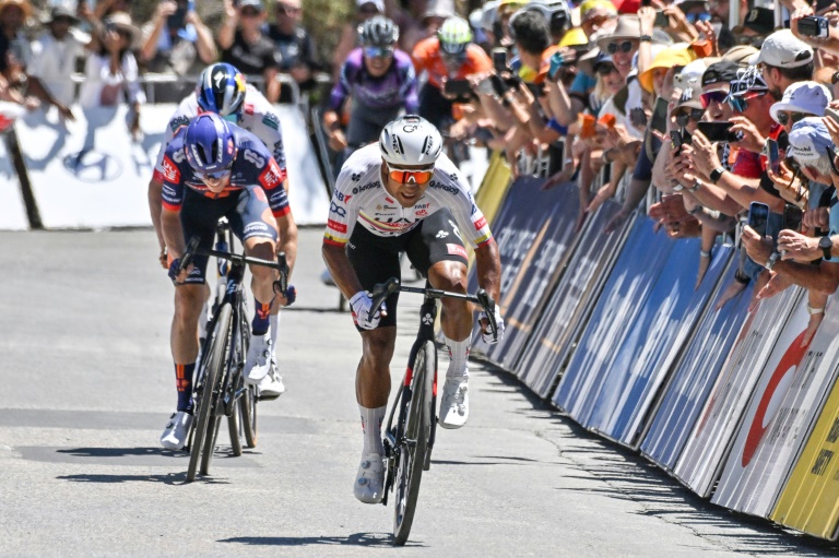 Jhonatan Narvaez (UAE Team Emirates), vainqueur de la 5e étape du Tour Down Under, à Adelaïde en Australie, le 25 janvier 2025.