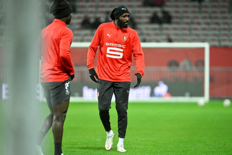 La nouvelle recrue de Rennes, le milieu de terrain ivoirien, Seko Fofana, à l'échauffement avant le match de L1 contre Nice, à l'Allianz Riviera, le 3 janvier 2025