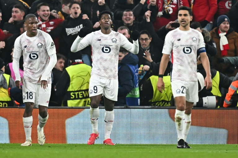 L'attaquant lillois Jonathan David (c) célèbre son but lors du match de Ligue des champions contre Liverpool, le 21 janvier 2025 à Anfield