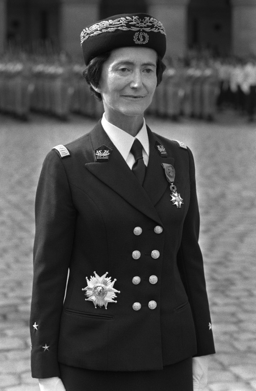 La générale de l'armée française et médecin général du service de santé des armées, Valérie André, le 17 septembre 1981 aux Invalides, à Paris