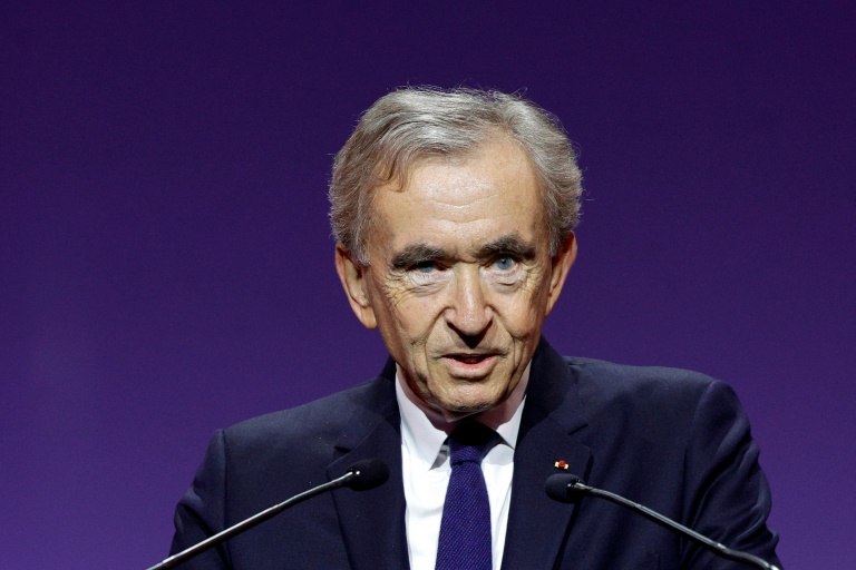 Bernard Arnault, PDG de LVMH, prononce un discours à Paris, le 10 octobre 2024