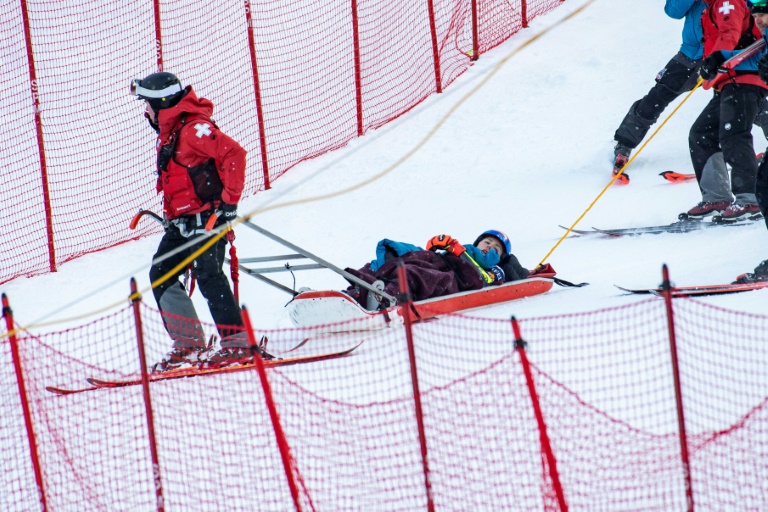 La championne américaine Mikaela Shiffrin est évacuée après une chute durant le géant de Killington, le 30 novembre 2024