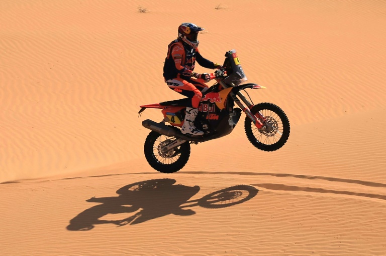 L'Australien Daniel Sanders, leader du classement général du Dakar en catégorie motos, lors de la spéciale entre Haradh et Shubaytah, en Arabie Saoudite, le 15 janvier 2025