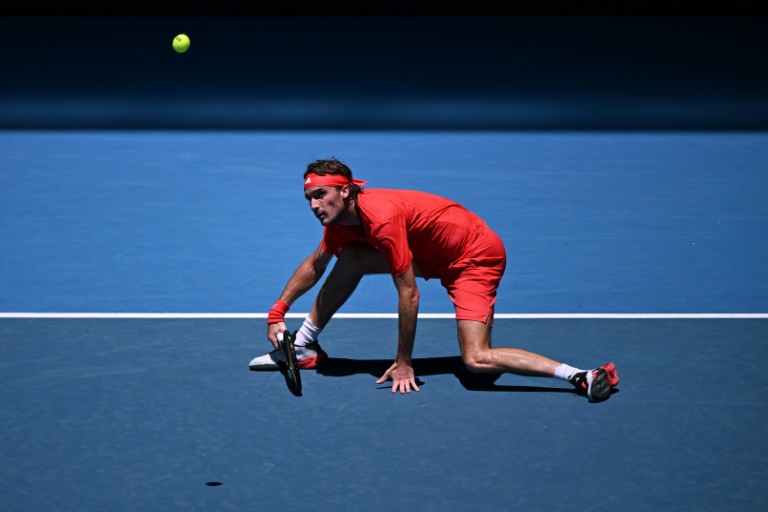 Le Grec Stefanos Tsitsipas face à l'Américain Alex Michelsen au premier tour de l'Open d'Australie, à Melbourne, le 13 janvier 2025