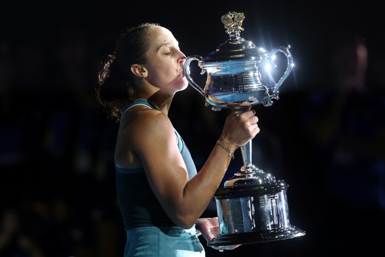 Madison Keys et le trophée de l'Open d'Australie, le 25 janvier 2025 à Melbourne