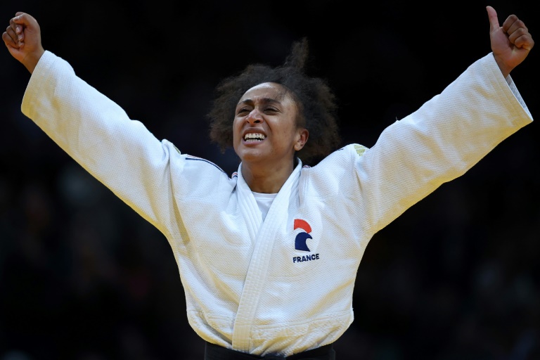 La judoka française Martha Fawaz après sa victoire lors de la finale des moins de 57 kilos contre l'Israélienne Timna Nelson Levy lors du Grand Slam de Paris à Bercy le 1er février 2025.