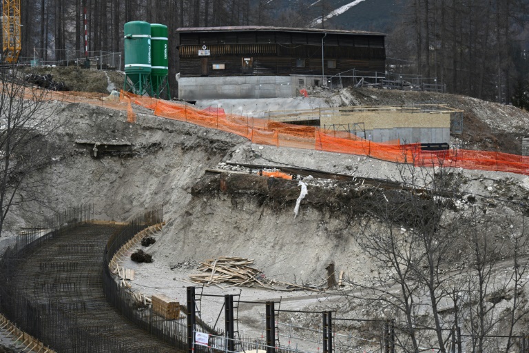 Le chantier de la piste  de bobsleigh, skeleton et luge des JO-2026 photographié le 19 janvier 2025 à Cortina d'Ampezzo