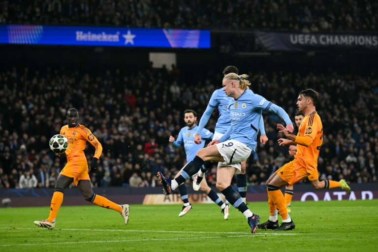 Erling Haaland ouvre le score pour Manchester City face au Real Madrid, en barrage aller de Ligue des champions, le 11 février 2025 à l'Etihad Stadium