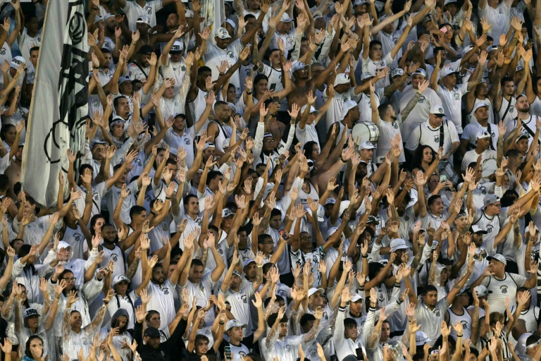 Des supporteurs du Santos saluent le retour de Neymar, le 31 janvier 2025