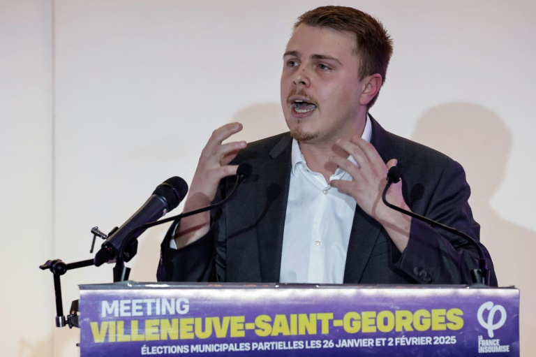 Le député La France insoumise (LFI) Louis Boyard en réunion de campagne pour les élections municipales à Villeneuve-Saint-Georges (Val-de-Marne), le 23 janvier 2025