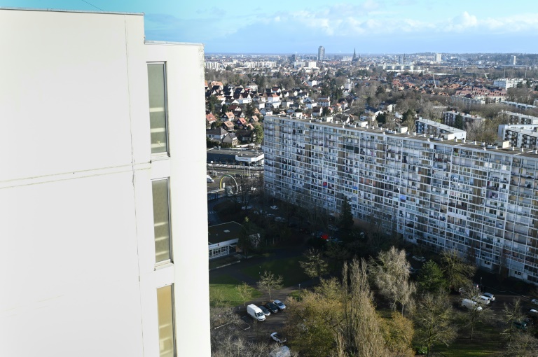 Vue d'une des deux tours Plein Ciel à Mulhouse le 29 janvier 2025