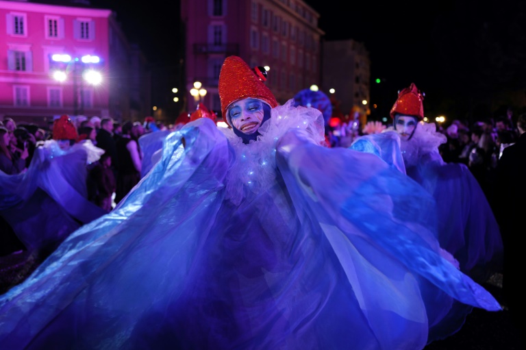 Des artistes au Carnaval de Nice, le 15 février 2025, pour le coup d'envoi de quinze jours de festivités.