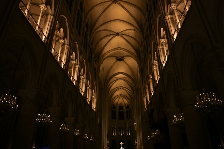 La cathédrale Notre-Dame de Paris avec son nouvel éclairage le 26 février 2025