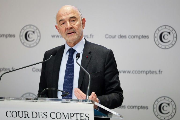 Le premier président de la Cour des comptes française, Pierre Moscovici, prend la parole alors qu'il présente les résultats du rapport sur les retraites, avant de le remettre au Premier ministre français à Paris, le 19 février 2025