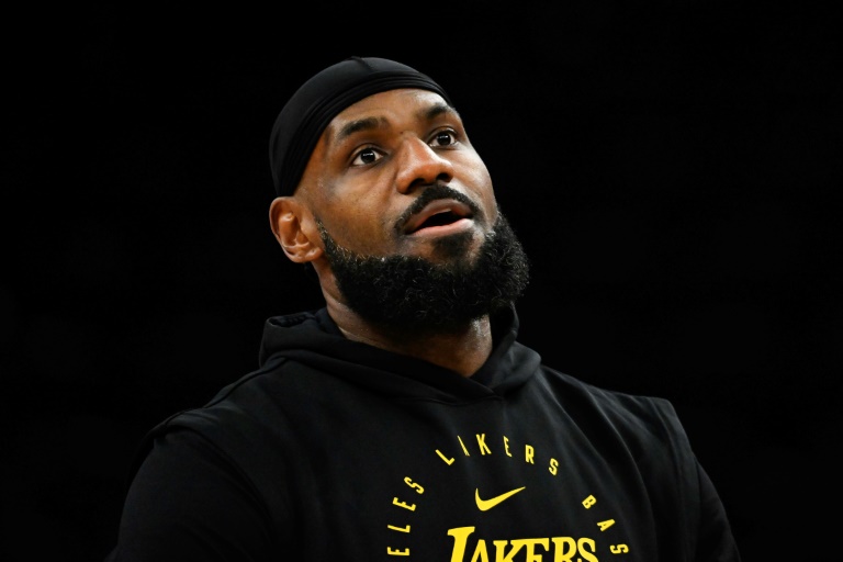 LeBron James, la star des Los Angeles Lakers, avant un match de NBA contre le Utah Jazz, à Salt Lake City, le 12 février 2025