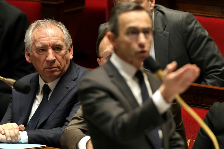 Le Premier ministre Francois Bayrou (G) et le ministre de l'Intérieur  Bruno Retailleau le 11 février 2025 à l'Assemblée nationale à Paris