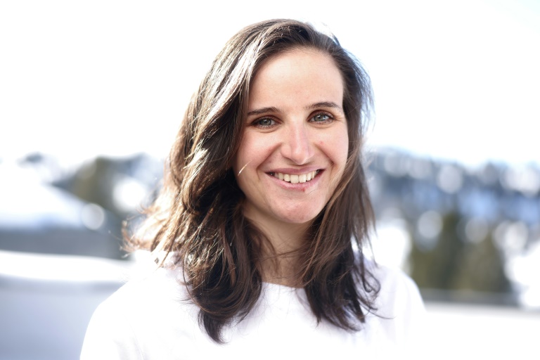 La biathlète française Julia Simon, lors d'une séance photo pour l'AFP à la station des Saisies, dans les Alpes, le 4 février 2025