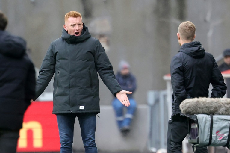 L'entraîneur belgo-anglais du RC Lens Will Still affiche son désaccord avec le 4e arbitre lors de la venue de Toulouse, le 5 janvier 2025