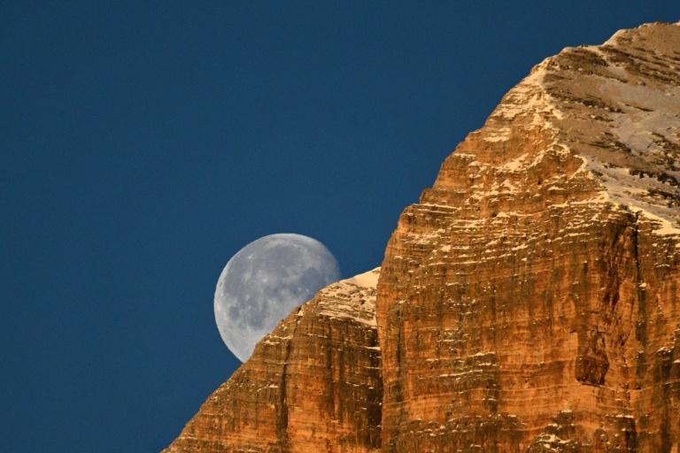 Le ciel des Dolomites à la veille de la descente de Coupe du monde de ski féminin le 17 janvier 2025