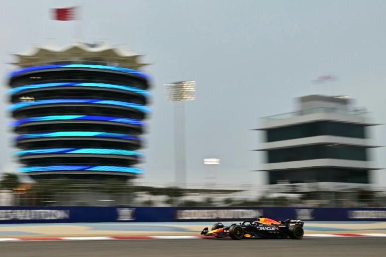 Le champion du monde néerlandais Max Verstappen (Red Bull) lors des essais de pré-saison, le 28 février 2025 sur le circuit de Sakhir à Bahreïn