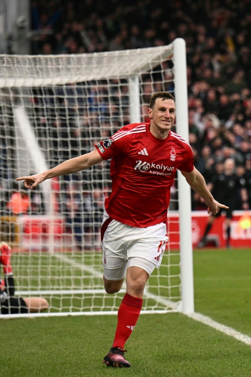 Le Néo-Zélandais Chris Wood a marqué trois fois lors de la victoire écrasante de Nottingham Forest sur Brighton le 1er février