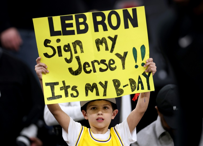 Un fan de LeBron James lors d'un match des Lakers contre les Clippers à Inglewood, le 04 février 2025