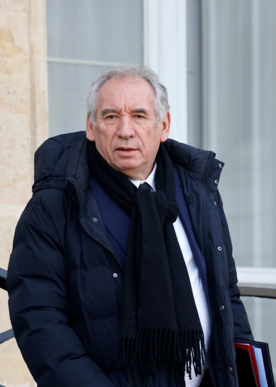 Le Premier ministre français François Bayrou quitte le palais de l'Elysée à Paris, le 19 février 2025