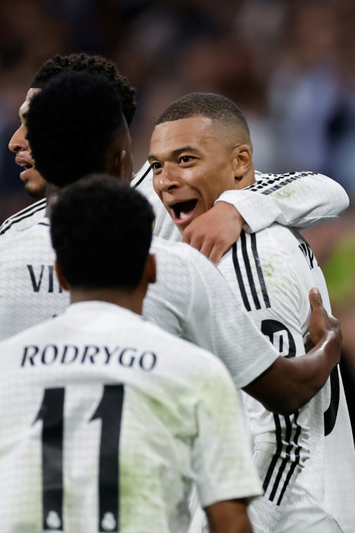 Kylian Mbappe avec ses coéquipiers du Real lors du match de Ligue des champions contre Manchester City, le 19 février 2025 à Madrid