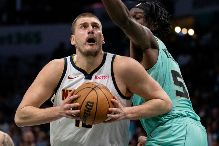 Nikola Jokic lors du match NBA des Denver Nuggets contre les Hornets, le 1er février 2025 à Charlotte