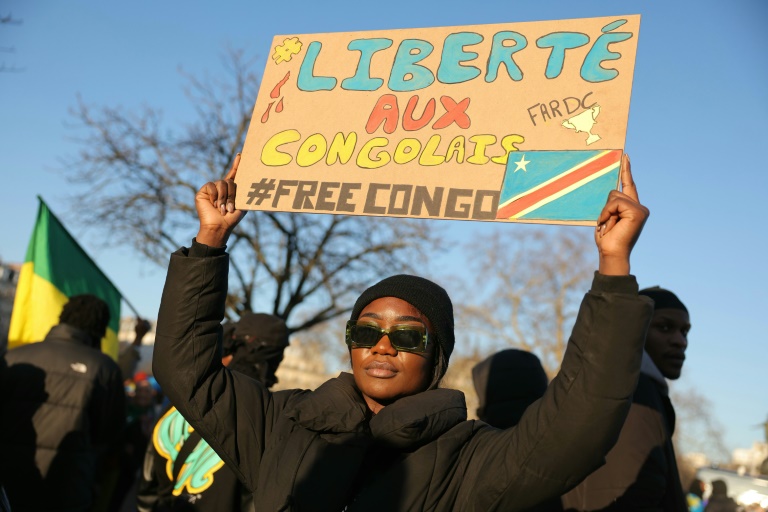 Manifestation à Paris pour dénoncer le manque de soutien international face à l'offensive du groupe armé M23 soutenu par le Rwanda dans l'Est de la République démocratique du Congo, le 1er février 2025