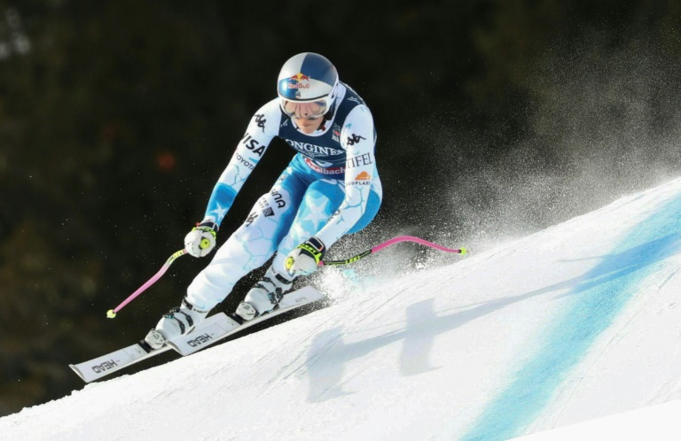 Lindsey Vonn durant la descente du combiné par équipes aux Mondiaux de ski de Saalbach à Hinterglemm en Autriche le 11 février 2025