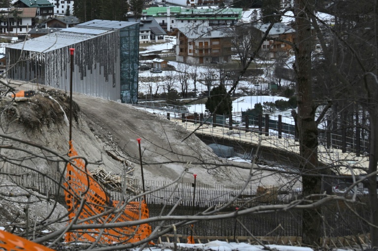 Le chantier de la piste  de bobsleigh, skeleton et luge des JO-2026 photographié le 19 janvier 2025 à Cortina d'Ampezzo