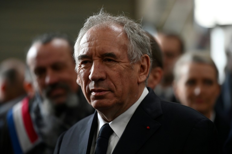 Le Premier ministre François Bayrou visite l'usine Alstom à Aytre, près de La Rochelle, le 14 mars 2025 en Charente-Maritime