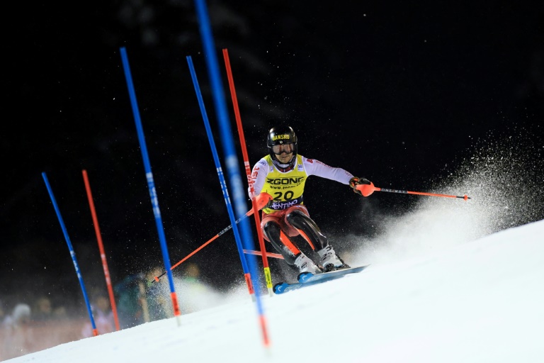 Le skieur bulgare Albert Popov lors du slalom de Madonna di Campiglio (Italie), le 8 janvier