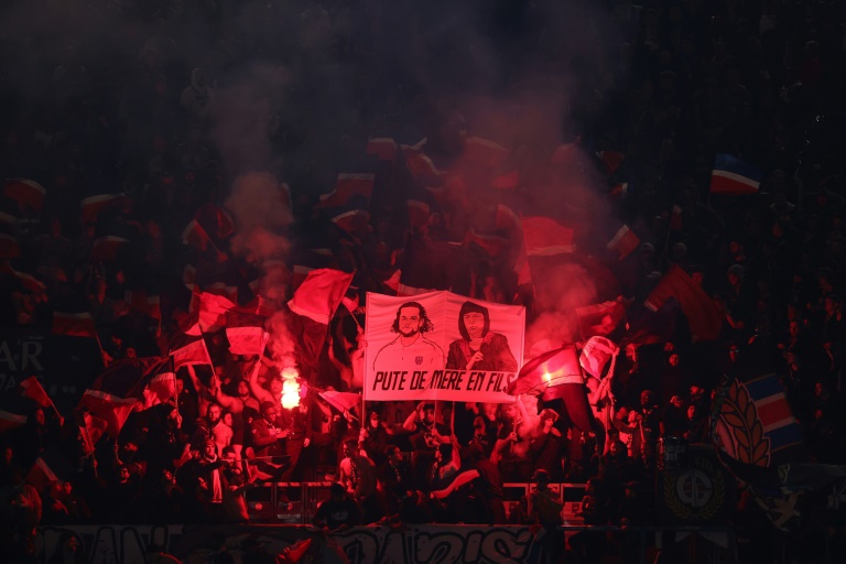 Banderole insultante de supporters du PSG visant l'ancien joueur du club Adrien Rabiot, et sa mère, lors du Classique face à l'OM, le 16 mars 2025 au Parc des Princes