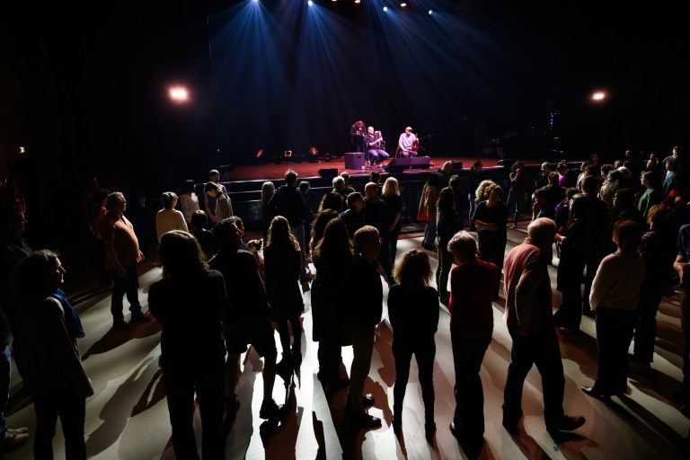 Une initiation aux danses traditionnelles d'Auvergne à la Coopérative de Mai, salle de musique contemporaine de Clermont-Ferrand, le 14 mars 2025