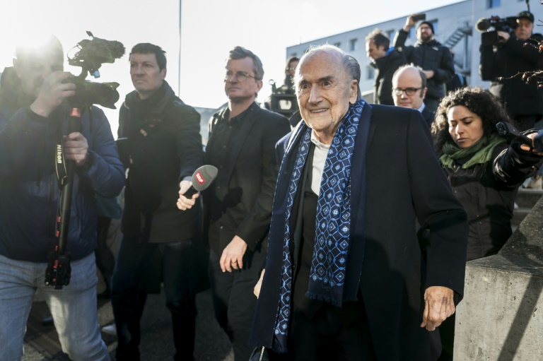 L'ancien président de la Fifa Sepp Blatter, à son arrivée à la Cour d'appel de Muttenz près de Bâle (Suisse), le 3 mars 2025