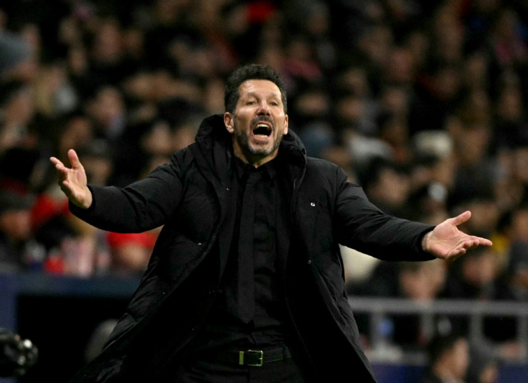 L'entraineur de l'Atlético Madrid Diego Simeone lors du match de championnat d'Espagne contre Barcelone au stade Metropolitano à Madrid le 16 mars 2025.