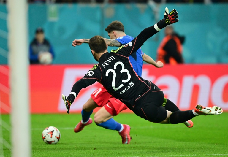 Le gardien de l'OL, Lucas Perri, auteur de plusieurs parades décisives contre le FCSB à Bucarest, en 8e de finale aller de la Ligue Europa, le 6 mars 2025