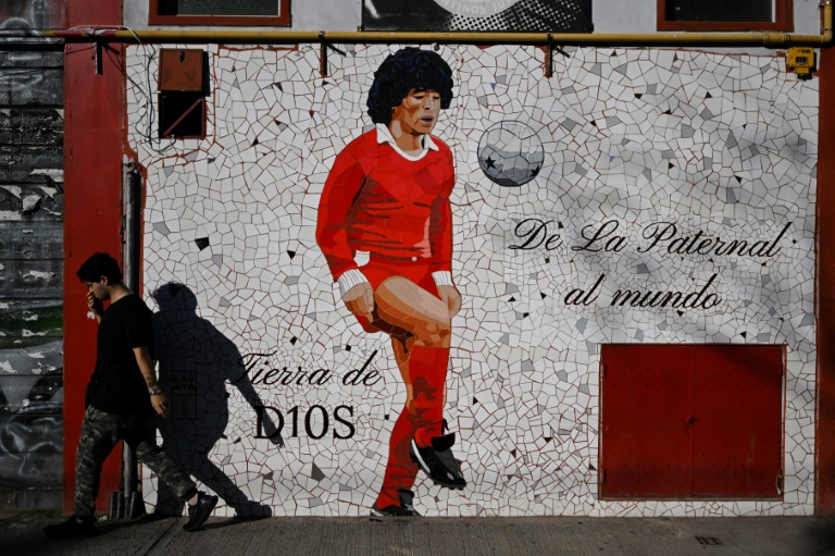 Une fresque murale représentant le footballeur argentin Diego Maradona, le 10 mars 2025 à Buenos Aires