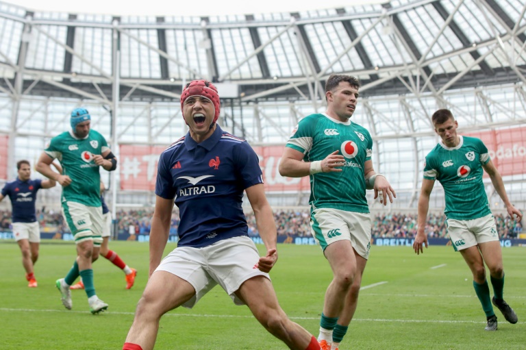 La joie de Louis Bielle-Biarrey sur le premier essai français contre l'Irlande en Six nations, le 8 mars 2025 à Dublin