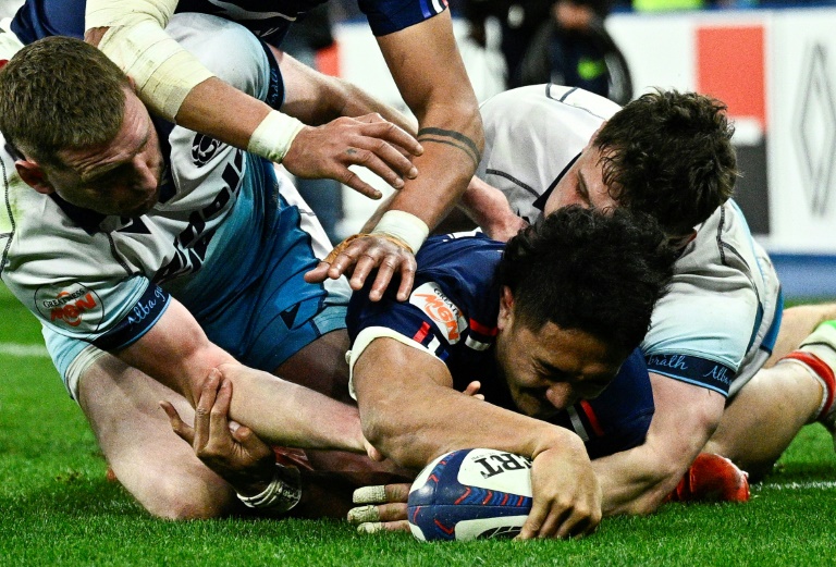 Désigné homme du match de la victoire contre l'Ecosse, Yoram Moefana a inscrit deux essais le 15 mars 2025 au Stade de France et s'est installé tout au long du Tournoi dans le XV de départ de l'équipe de France