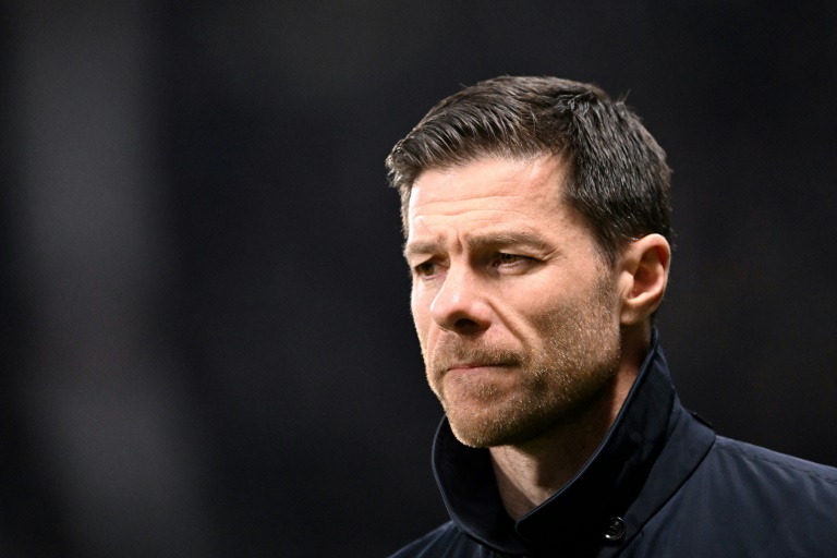 L'entraîneur du Bayer Leverkusen Xabi Alonso, avant la victoire de son équipe sur le terrain de l'Eintracht Francfort, le 1er mars 2025.