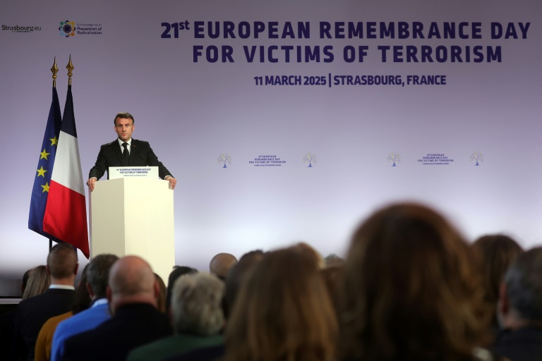 Emmanuel Macron préside une cérémonie d'hommage aux victimes du terrorisme à Strasbourg le 11 mars 2025